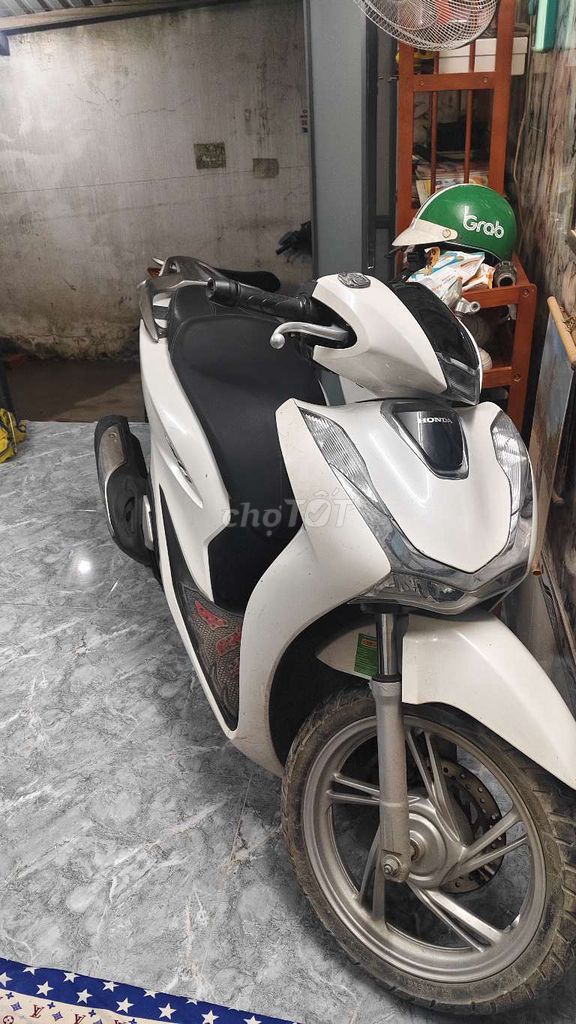 Хонда SH 125 CBS 2022 Белая Вьетнам