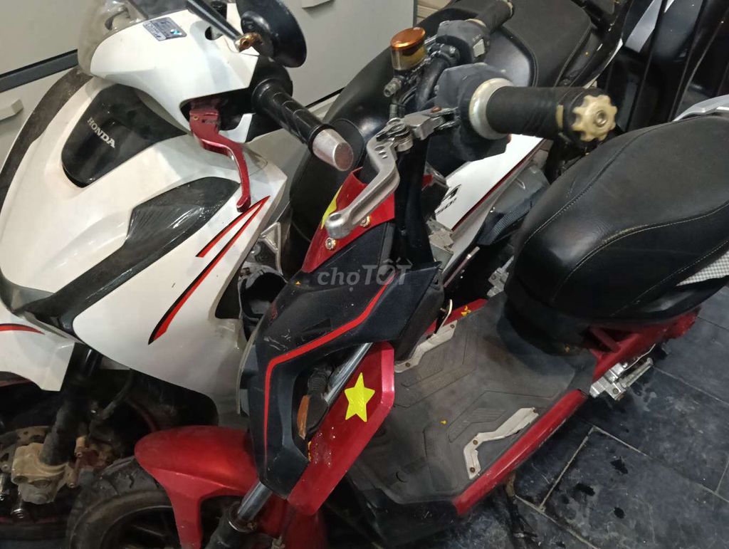 Bán xe đạp điện như hình, xe đi ít, mua mới 18tr. Mua bán Xe điện tại Quận Long Biên Hà Nội được đăng bởi BÙI văn công hình 3