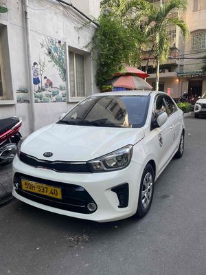 Kia Soluto màu Trắng