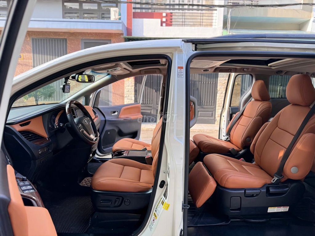 Toyota SIENNA bản Nhập mỹ LIMITED full option. Mua bán Ô tô tại Quận Phú Nhuận Tp Hồ Chí Minh được đăng bởi Hoàng Phát hình 2
