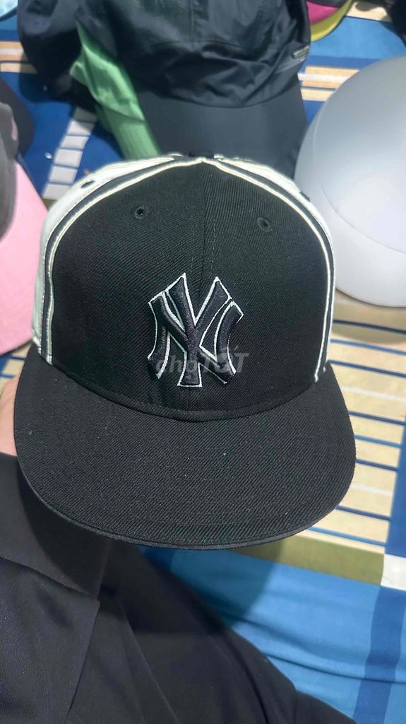 nón hiệu new era thêu ny 2 màu