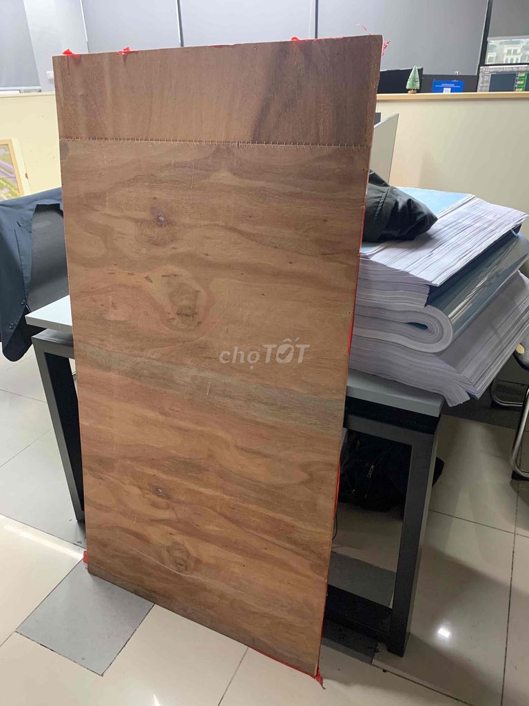 Thùng gỗ ép màu Nâu. Mua bán Tủ, kệ gia đình tại Quận Đống Đa Hà Nội được đăng bởi Mai Hương hình 1