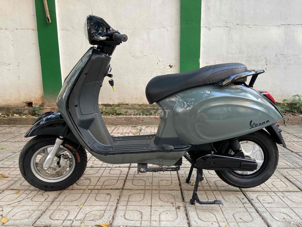 Xe máy điện Vespa màu Xám bình mới 100%. Mua bán Xe điện tại Quận Long Biên Hà Nội được đăng bởi Xe điện Huân Linh hình 8