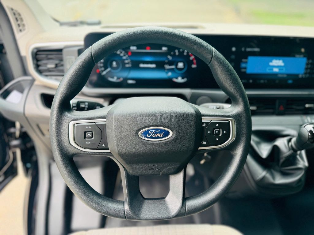 FORD TRANSIT PREMIUM 18C 2025. Mua bán Ô tô tại Quận 1 Tp Hồ Chí Minh được đăng bởi Ms Ly Bến Thành Ford hình 9