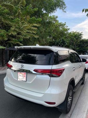 Toyota Fortuner 8 chỗ Trắng Tự động