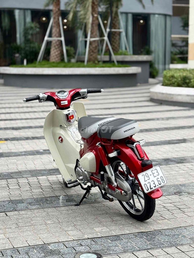 Honda Super Cub C125 2023 Đỏ Trắng 4000km. Mua bán Xe máy tại Quận Cầu Giấy Hà Nội được đăng bởi Tuấn Việt Motor hình 5
