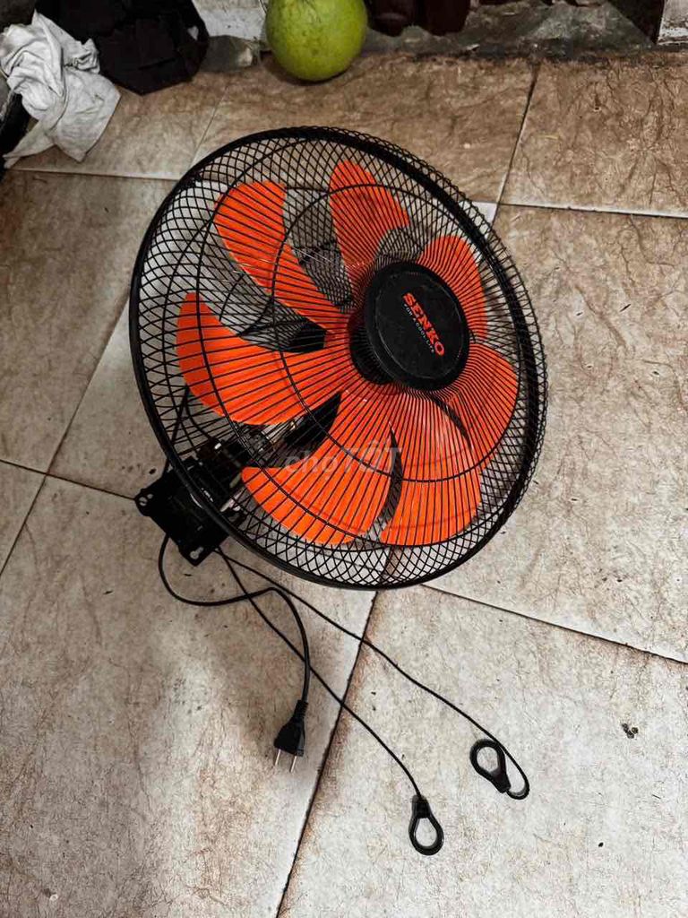 Quạt treo tường Senko Đen Cam đã sử dụng. Mua bán Quạt tại Quận Tân Phú Tp Hồ Chí Minh được đăng bởi NGOC ANH  tân phú hcm hình 1