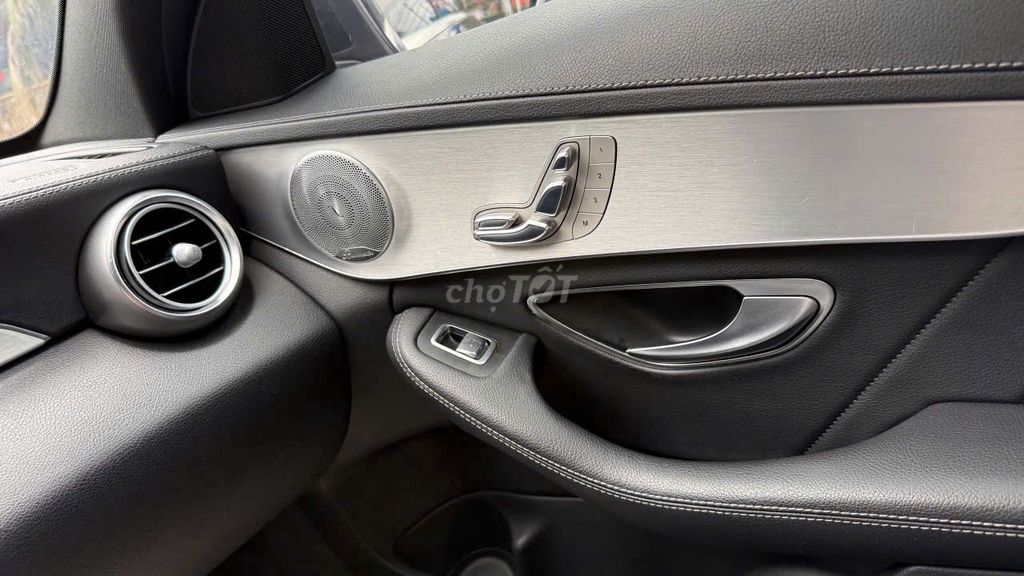 Mercedes Benz C300 AMG 2016 - 90000 km. Mua bán Ô tô tại Thành phố Thủ Dầu Một Bình Dương được đăng bởi trần thị khánh huyền  hình 10