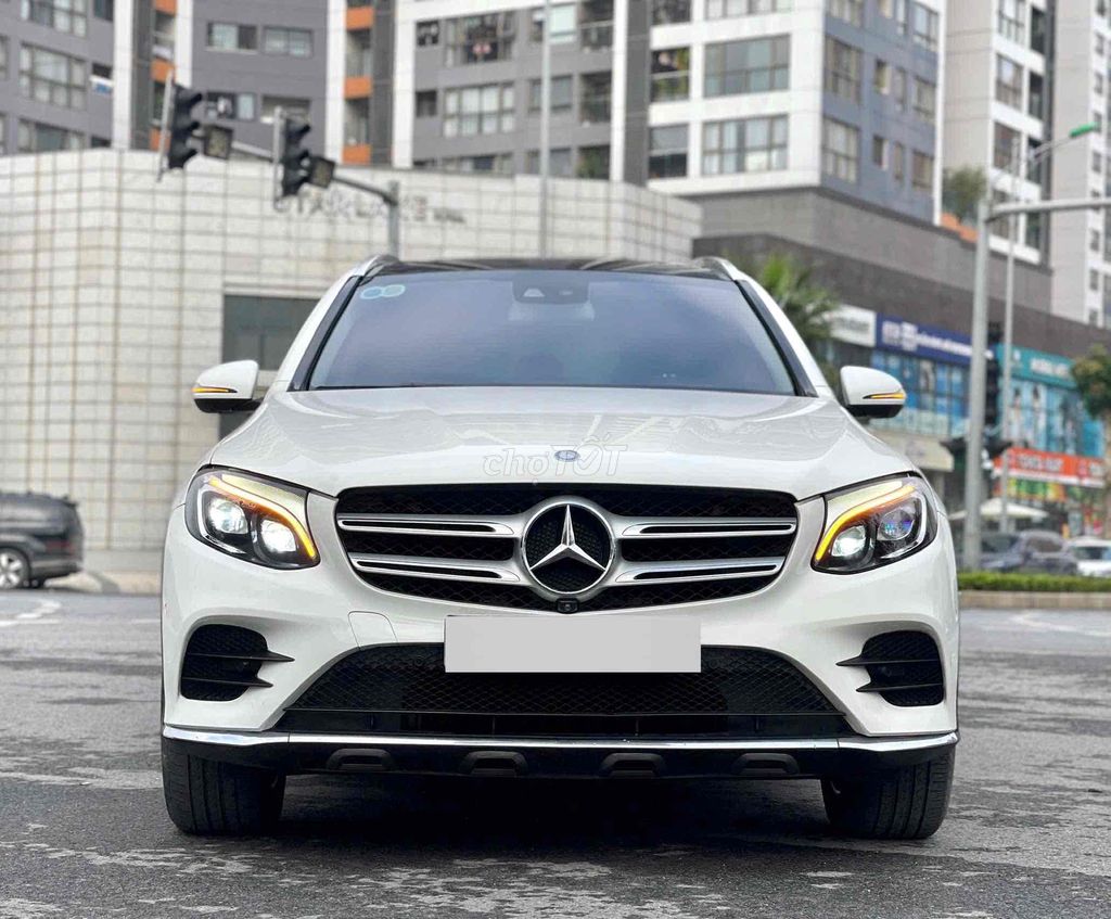 Mercedes Benz GLC300 4Matic model 2018 màu trắng