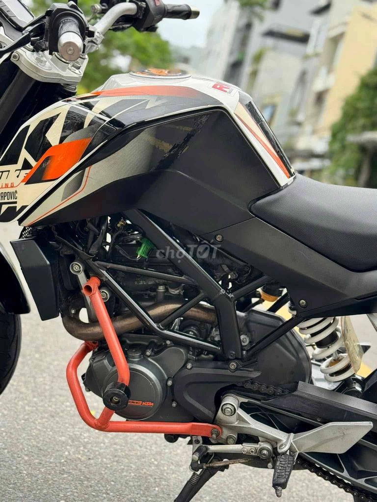 KTM Duke 200 2017 Đen Trắng Cam. Mua bán Xe máy tại Quận Thanh Khê Đà Nẵng được đăng bởi Cửa Hàng Nguyễn King 159 Đỗ Quang hình 10