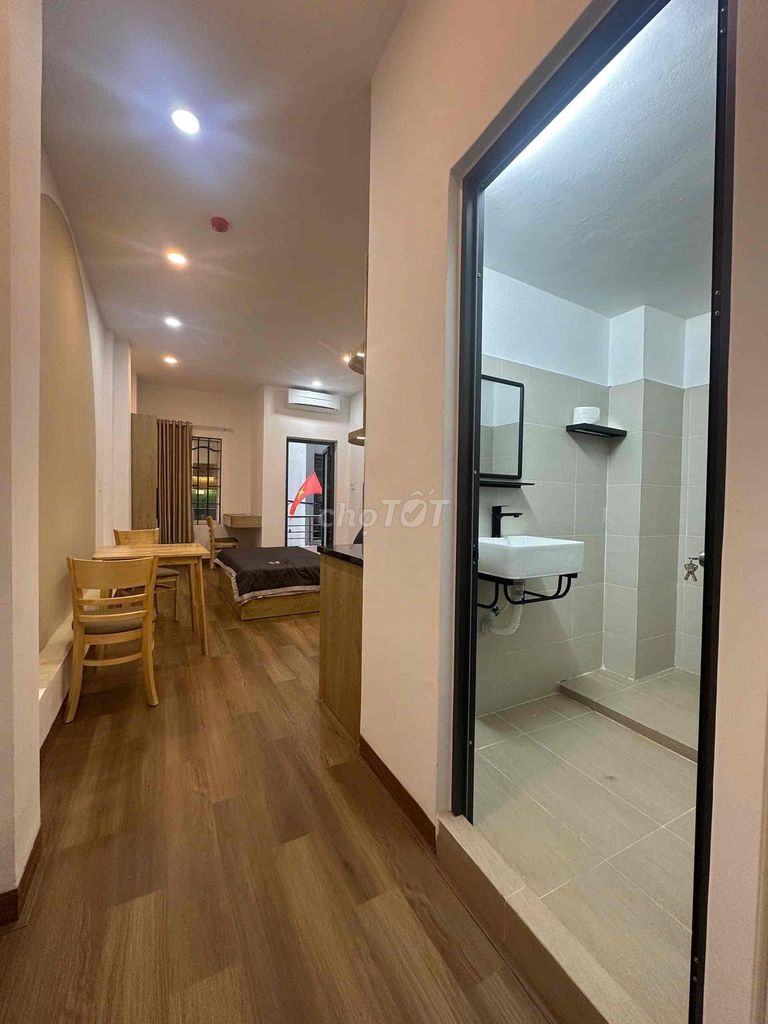 NGUYỄN THỊ MINH KHAI Q1 giá rẻ full nội thất an ninh ban công thoáng