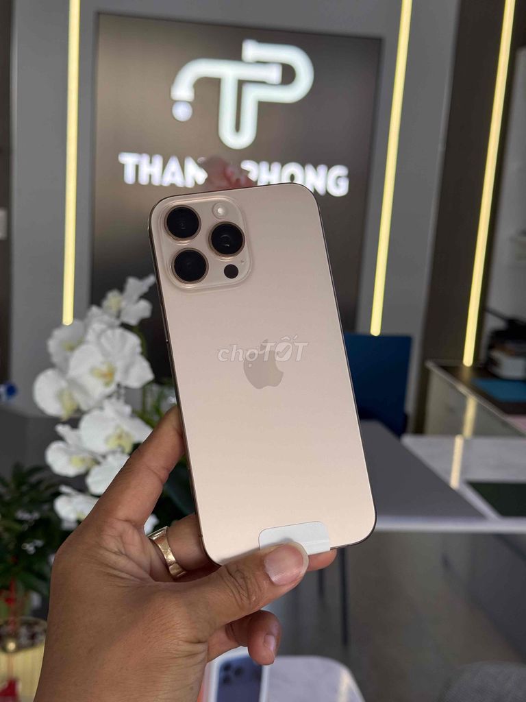 iPhone 16 Pro Max 256GB Vàng. Mua bán Điện thoại tại Thành phố Cà Mau Cà Mau được đăng bởi Thanh phong  hình 1