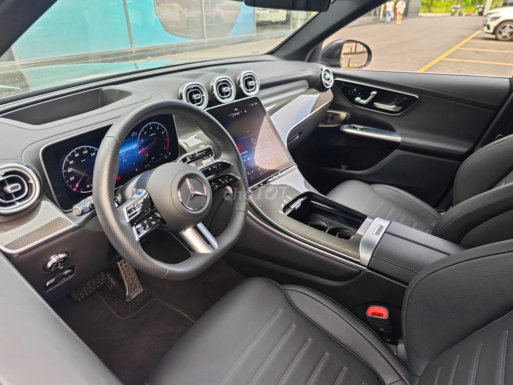 XE LƯỚT HÃNG-Mercedes Benz GLC 300 4Matic 7500 km. Mua bán Ô tô tại Quận 7 Tp Hồ Chí Minh được đăng bởi NGỌC ANH MERCEDES PMH hình 8