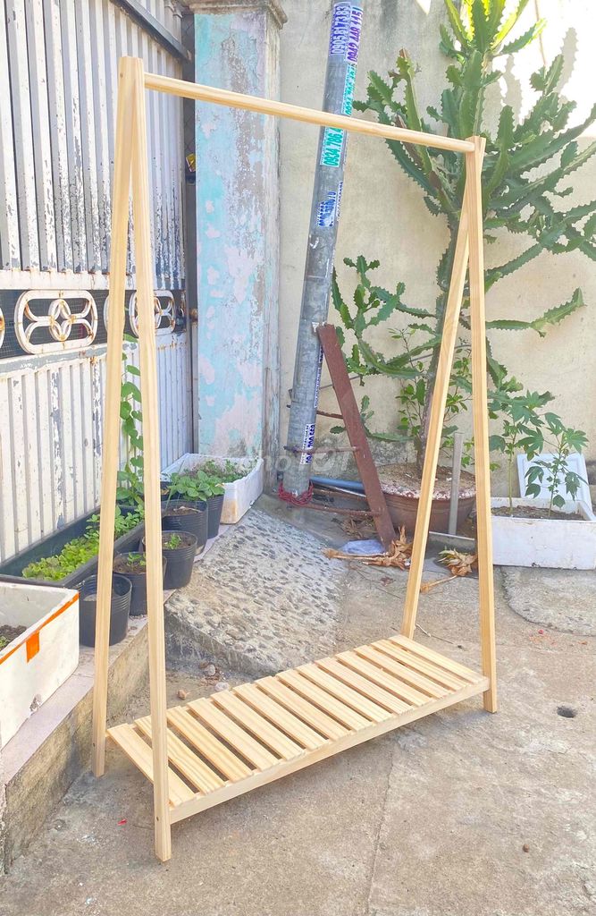 Kệ treo quần áo gỗ thông 1m 1 tầng. Mua bán Tủ, kệ gia đình tại Quận Cẩm Lệ Đà Nẵng được đăng bởi Oanh nguyễn hình 1