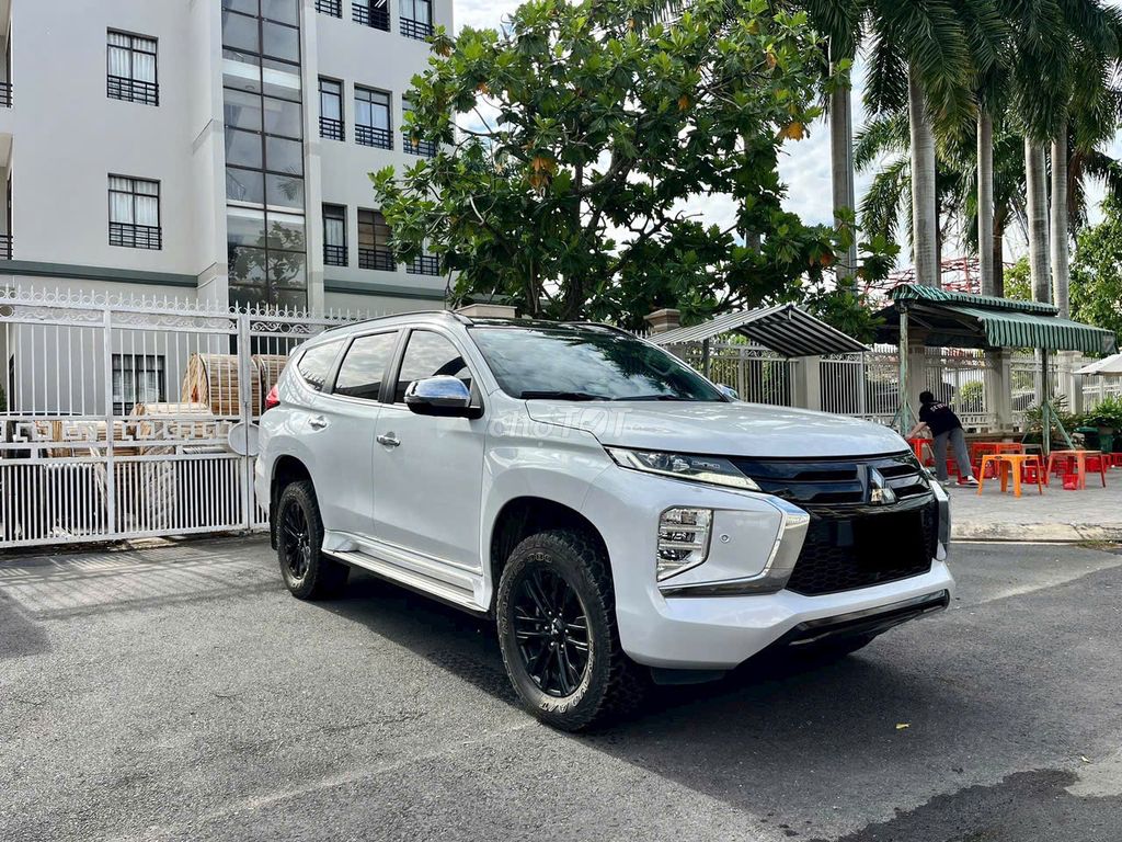 Mitsubishi Pajero Sport 2023 màu trắng 2 cầu full