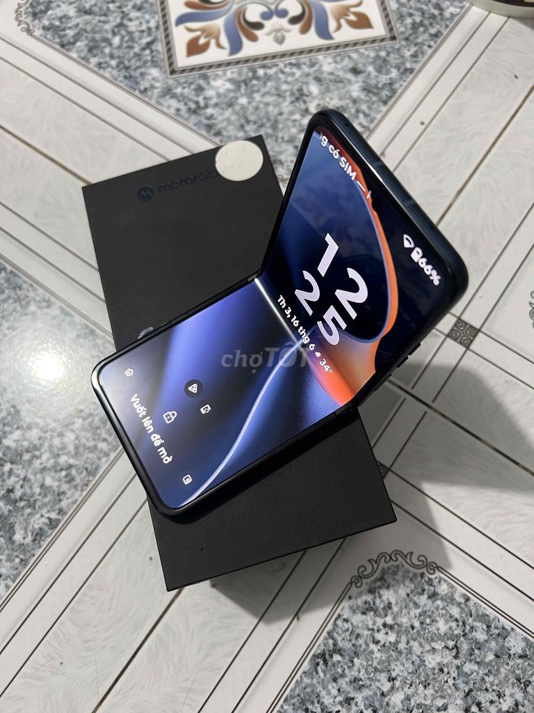 Motorola Razr 60 5G Xanh mua thế giới di động. Mua bán Điện thoại tại Thành phố Thuận An Bình Dương được đăng bởi anh phong hình 1
