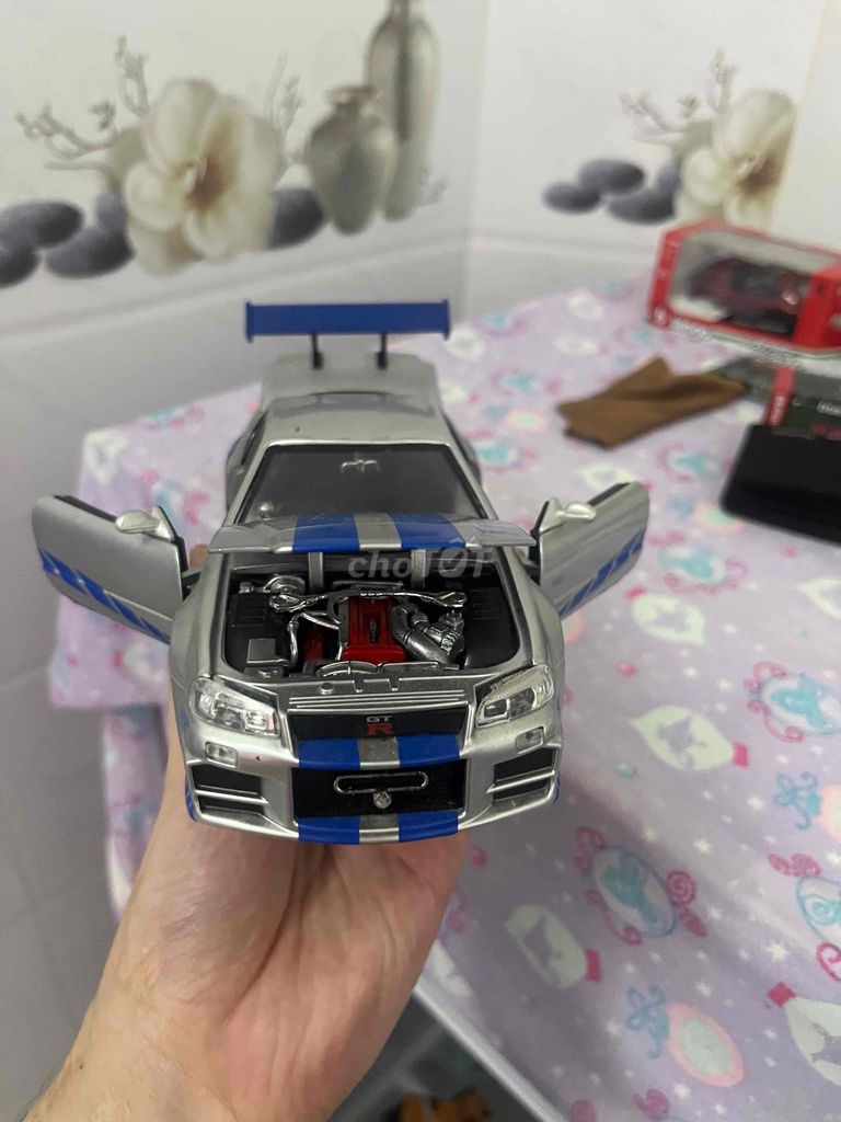 Mô hình xe Jada Toys Nissan GTR R34 1/24 Bạc, Xanh