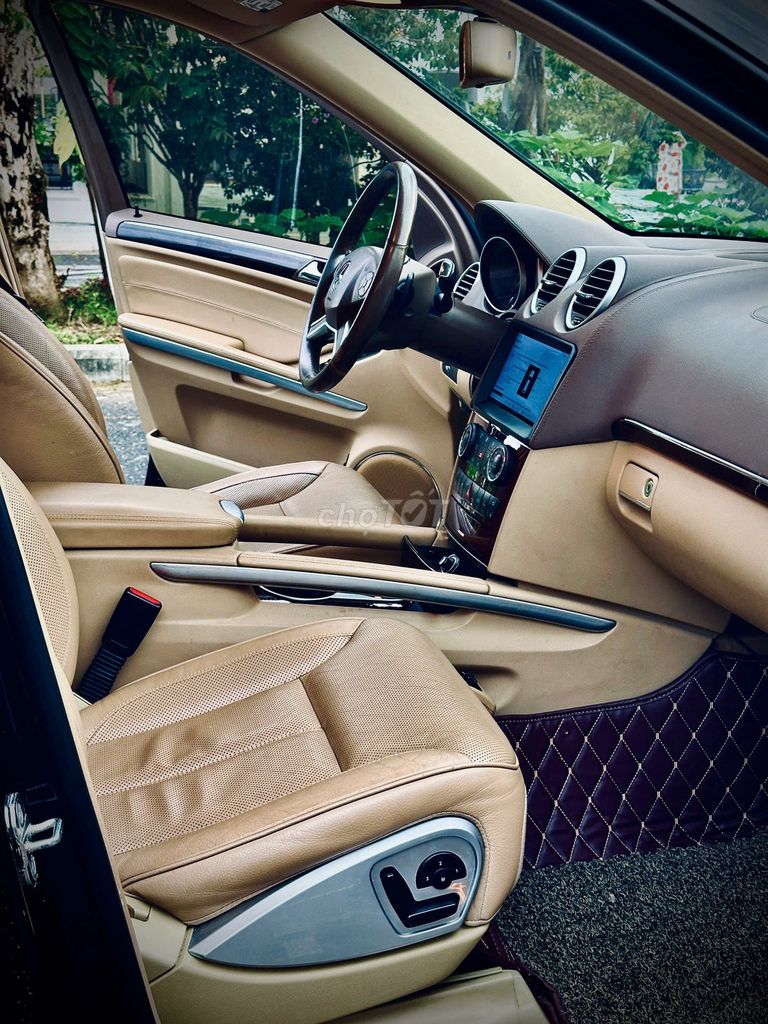 Mercedes-Benz GL550 4MATIC 2011 черный, США