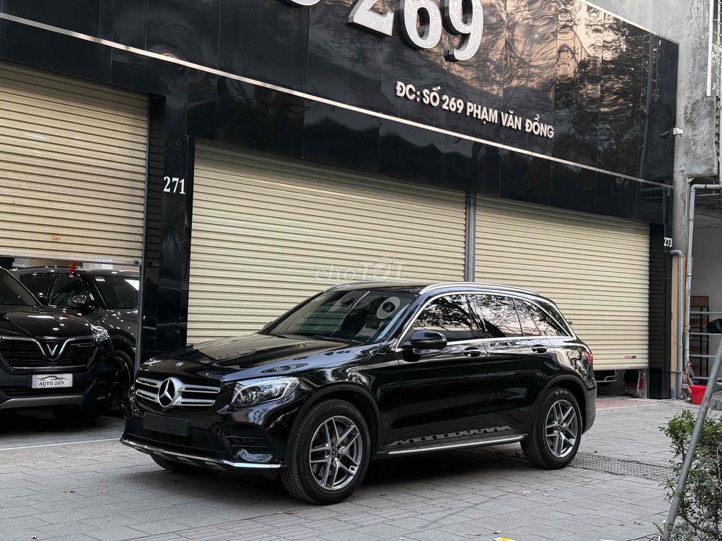 Mercedes Benz GLC300 model 2019 - 29900 miles