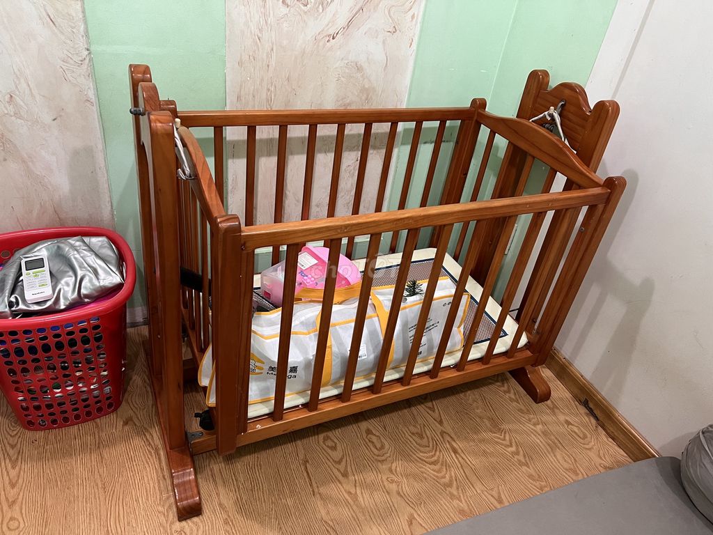 Nôi cũi Autoru Gỗ tự nhiên Nâu. Mua bán Mẹ và bé tại Quận 12 Tp Hồ Chí Minh được đăng bởi Mr.Ben hình 1