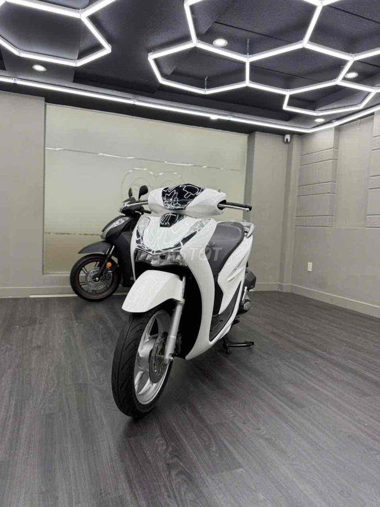 Honda SH 150 ABS 2021 бело-серо-черный, номера Хошимина, от собственника