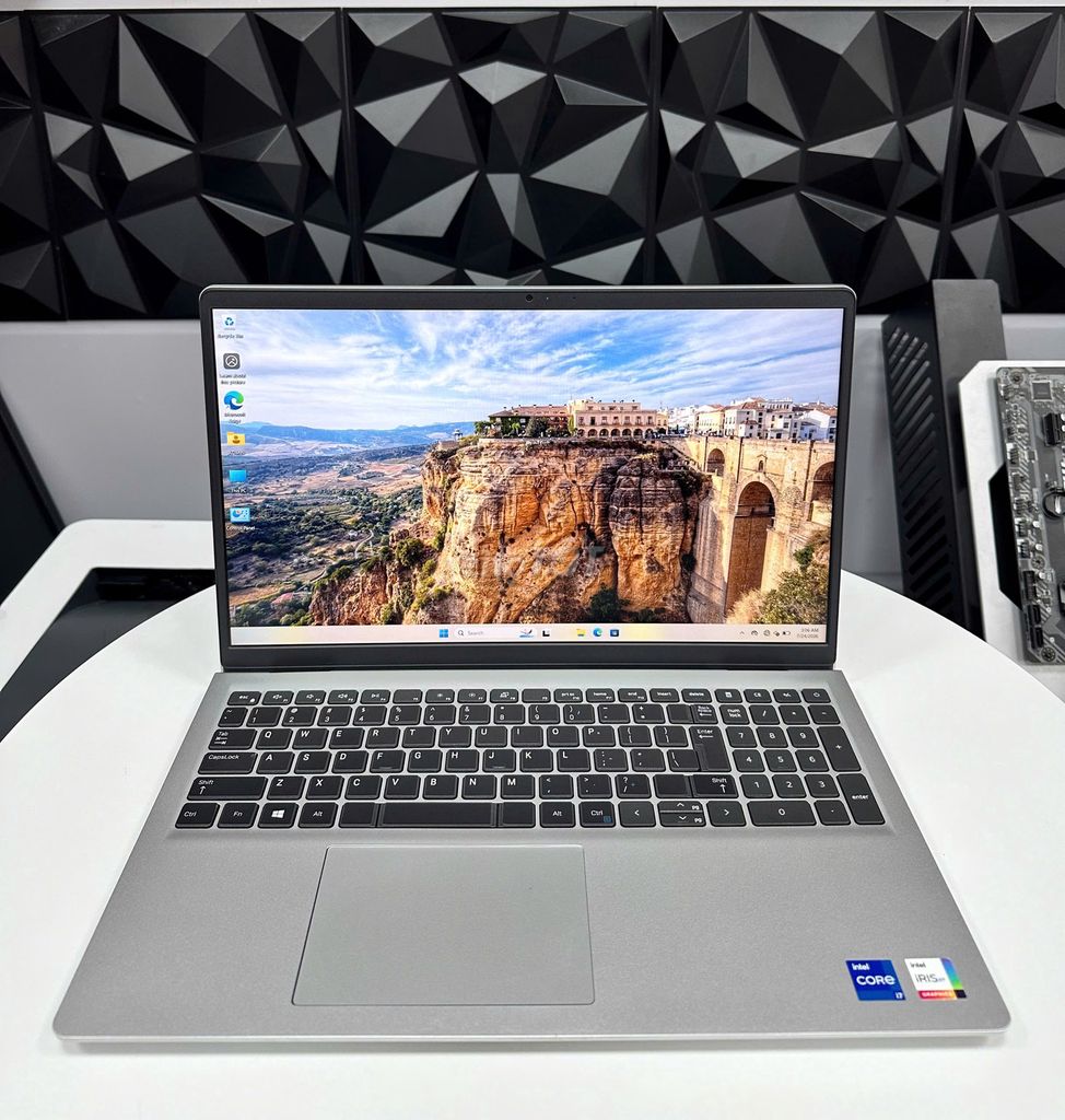 Dell Inspiron 3530 i7 Gen 13 15.6 16GB/1TB Bạc. Mua bán Laptop tại Thành phố Thuận An Bình Dương được đăng bởi VŨ XUÂN ĐẠT hình 1