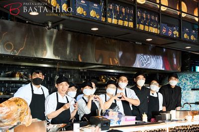 PHỤ BẾP ÂU NHÀ HÀNG BASTA HIRO