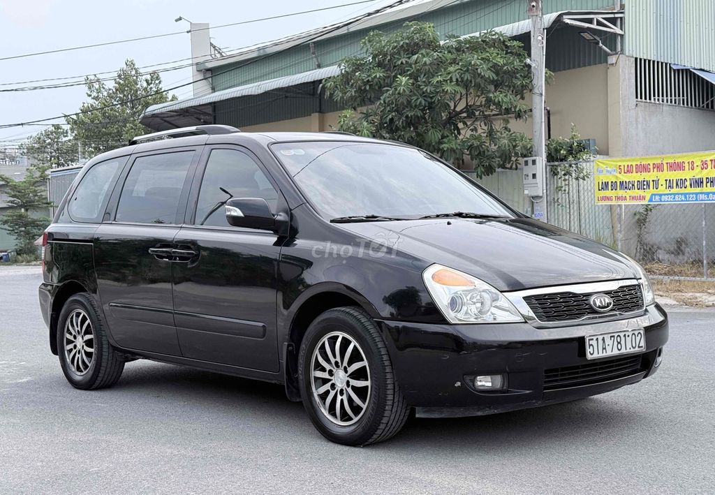 Kia Carnival 2.7AT в отличном оригинальном состоянии с полным ТО