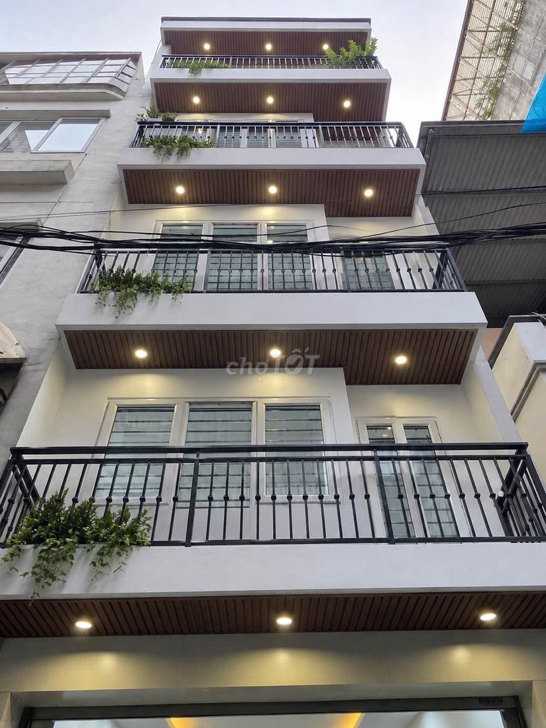 Продается таунхаус Lac Long Quan, 62 м2, 7 лифтовых этажей, 18,6 миллиарда долларов
