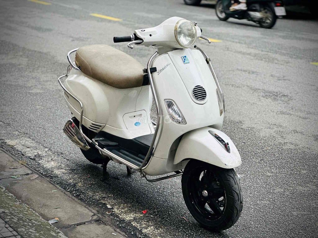 Piaggio Vespa LX 125 Trắng. Mua bán Xe máy tại Thành phố Huế Thừa Thiên Huế được đăng bởi DVCĐ Toàn Thắng hình 3