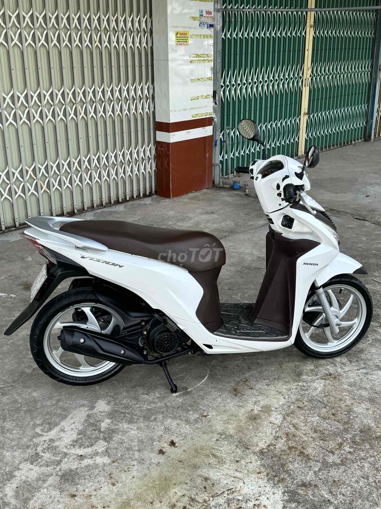 Honda Vision 2017 màu Trắng. Mua bán Xe máy tại Huyện Thới Lai Cần Thơ được đăng bởi XE MÁY QUAN QUÂN hình 4