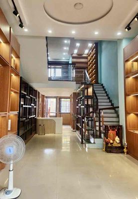 Cho thuê nhà 4 tầng MT Đống Đa sầm uất. Cho thuê văn phòng, mặt bằng kinh doanh tại Quận Hải Châu Đà Nẵng được đăng bởi Ngoc Tu