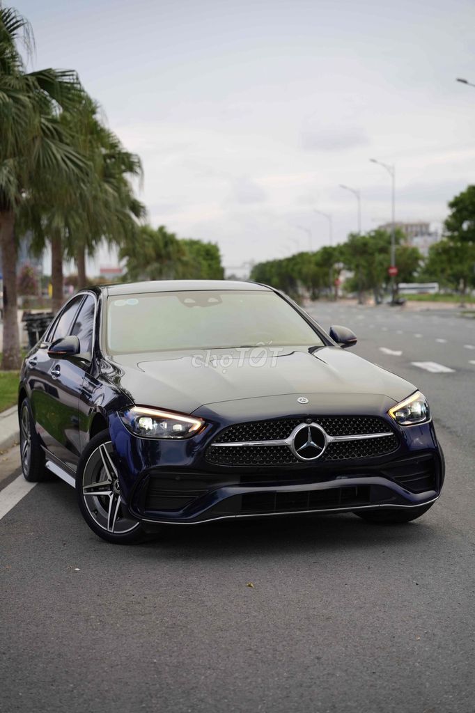 Mercedes-Benz C300 AMG 2022 Синий 20 000 км