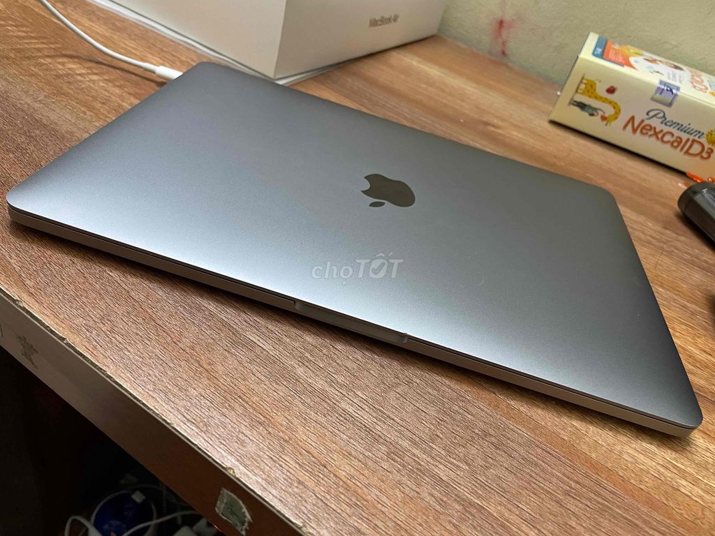 MacBook Pro 2018 13 inch 16GB/512GB