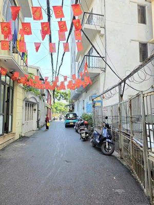 Bán đất mặt tiền Hoàng Quốc Việt, Cầu Giấy, 50m2, 15.5 tỷ
