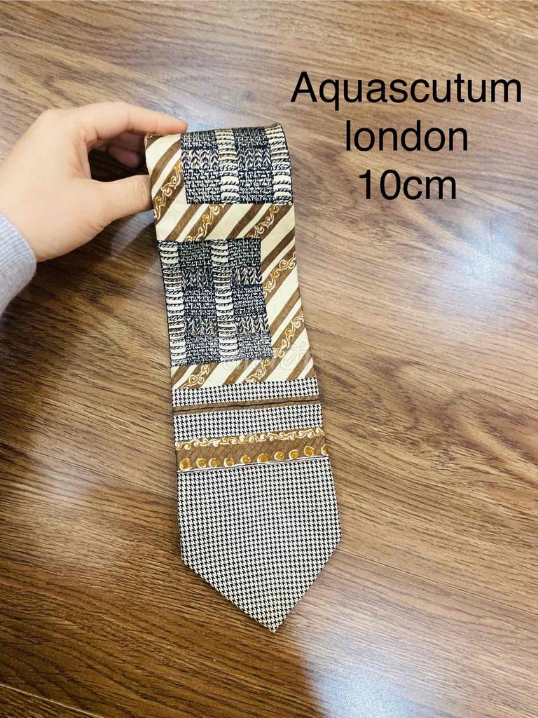 Cà vạt độc lạ hiệu xịn aquascutum london