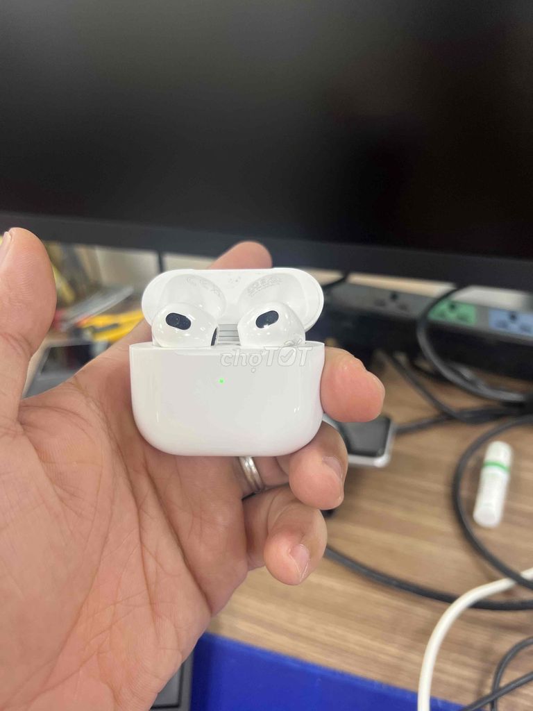 Tai nghe không dây Apple AirPods 3 Trắng. Mua bán Tivi, Âm thanh tại Thành phố Dĩ An Bình Dương được đăng bởi Nguyễn Anh Văn hình 1