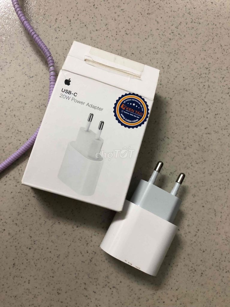 Pass lại 2 củ sạc + dây cab xịn zin của iphone 15+. Mua bán Phụ kiện (Màn hình, Chuột...) tại Quận Ninh Kiều Cần Thơ được đăng bởi Hương hình 1