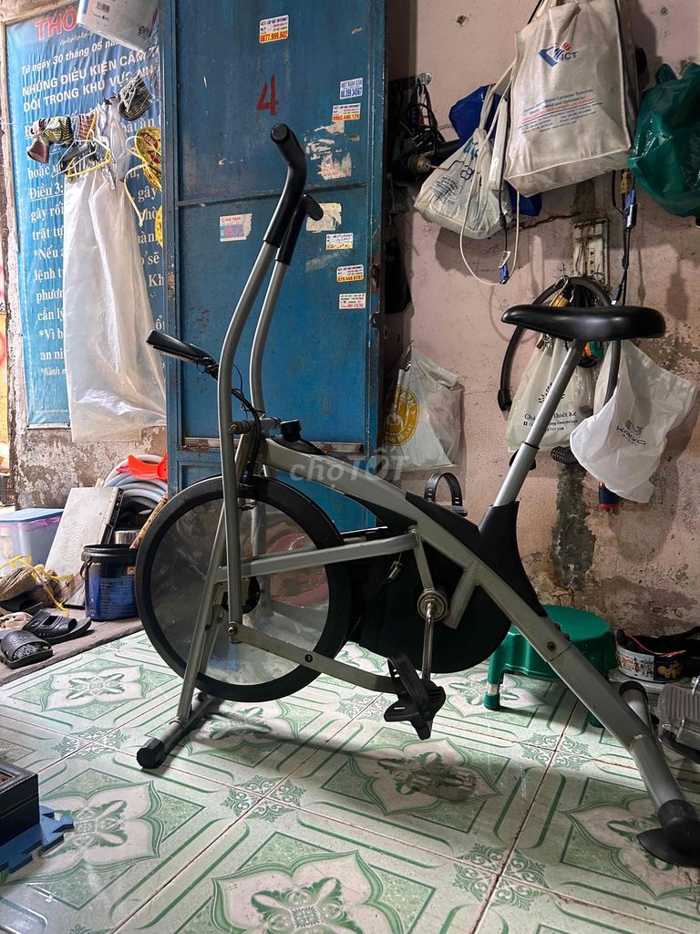xe tập thể dục thể thao trong nhà Ari Bike