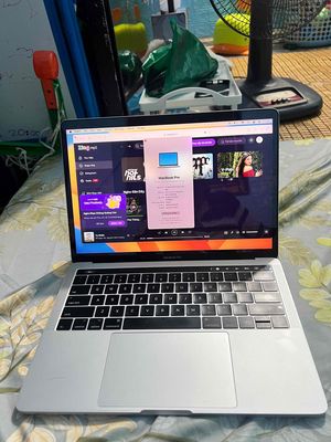 Macbook pro 2017 13 inh touchbar 8/512gb đẹp 99%