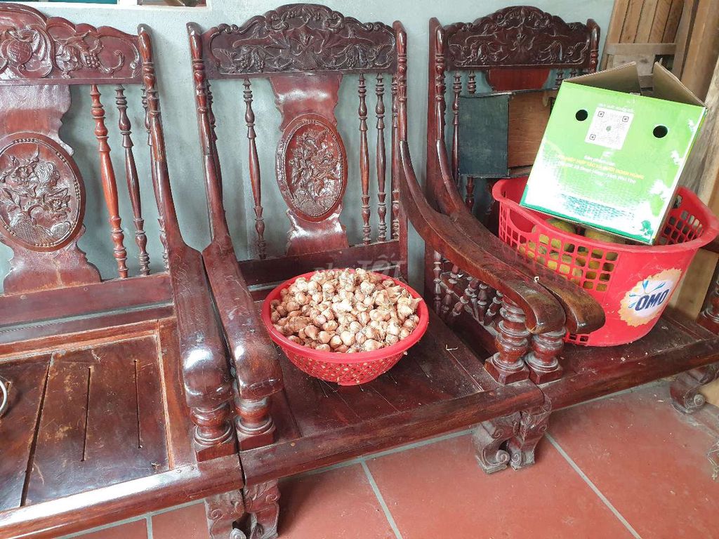 Bộ bàn ghế gỗ lim nâu còn tốt. Mua bán Bàn ghế tại Huyện Lạng Giang Bắc Giang được đăng bởi phúc đức hình 1