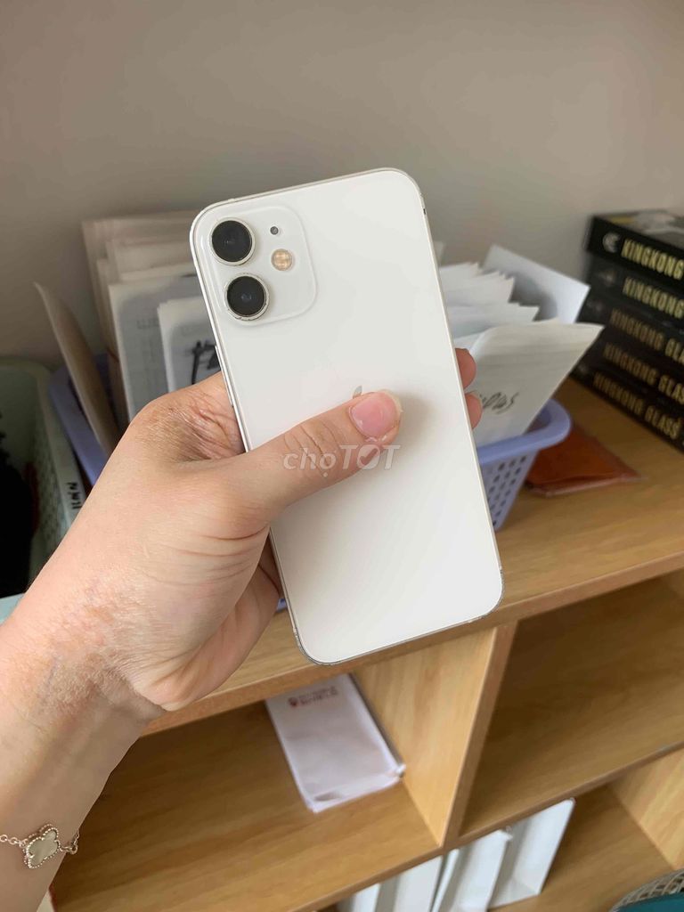 Apple iPhone 12 mini 64GB Trắng Đã sử dụng. Mua bán Điện thoại tại Quận Gò Vấp Tp Hồ Chí Minh được đăng bởi Nhi Trần hình 1