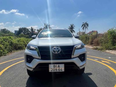 Toyota Fortuner 2022 2.4 4x2 AT - 29000 km