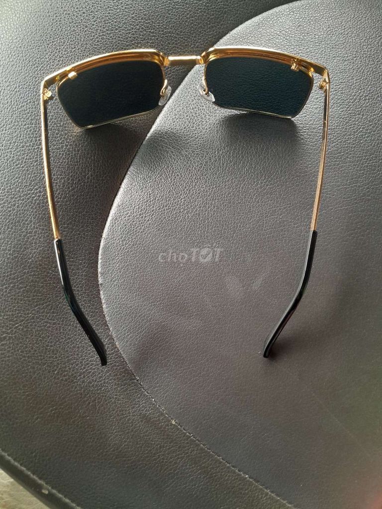 Kính râm Kim loại Vàng Chống UV mạ vàng 14k 1/25 . Mua bán Phụ kiện thời trang khác tại Huyện Tiên Du Bắc Ninh được đăng bởi Lon Long hình 1