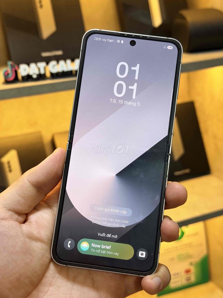 Samsung Galaxy ZFlip6 12GB/256GB Xám. Mua bán Điện thoại tại Quận Bình Thạnh Tp Hồ Chí Minh được đăng bởi Đạt Mobi hình 1
