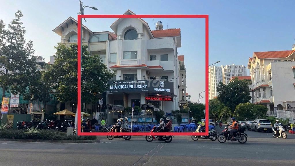 CHO THUÊ TÒA NHÀ GÓC 2 MẶT TIỀN 72 NGUYỄN THỊ THẬP, KDC , Q.7 DT 240M²