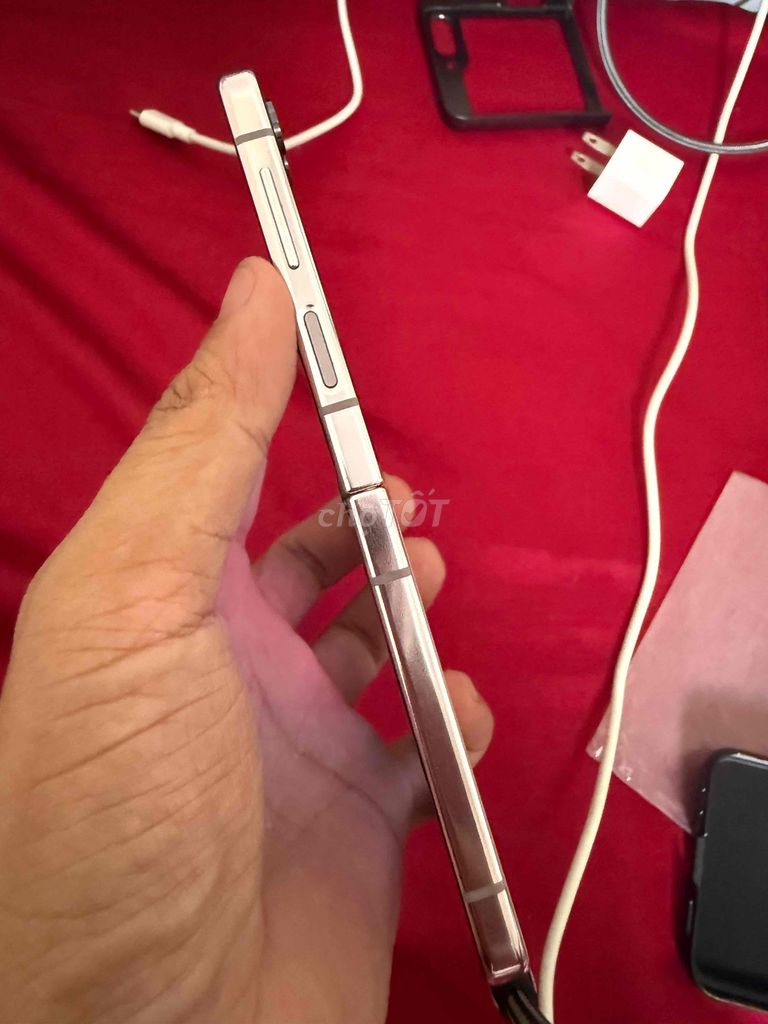 Zflip5 màn sọc nhẹ giữa màn bảng 2 sim. Mua bán Điện thoại tại Quận 8 Tp Hồ Chí Minh được đăng bởi Ken Mobile hình 1