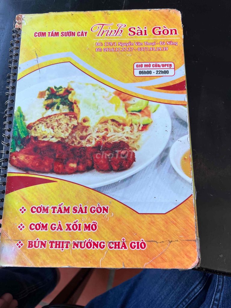 Phuc Vu Quan Com Tam Tai Son Tra -Da Nẵng