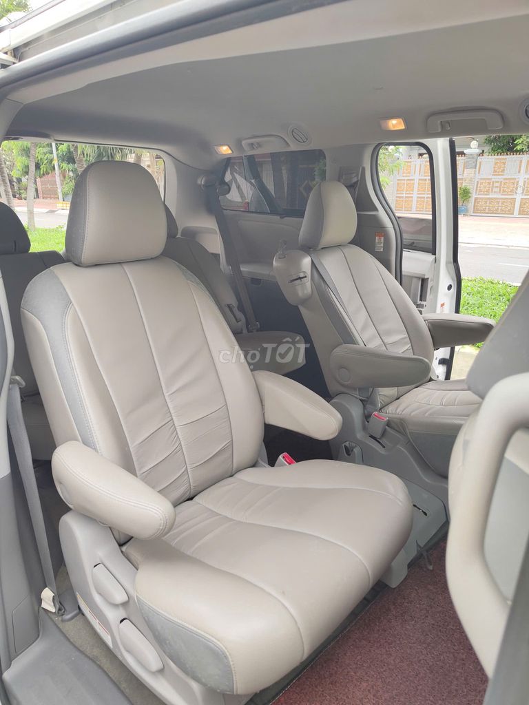 Toyota Sienna 2015 - XE NHẬP MỸ NGUYÊN CHIẾC. Mua bán Ô tô tại Quận 8 Tp Hồ Chí Minh được đăng bởi Sang Bùi hình 8