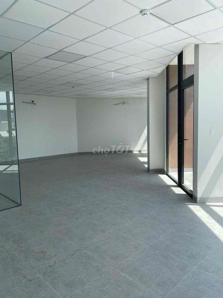 VĂN PHÒNG 130m2 NGAY TRUNG TÂM, ĐƯỜNG LÊ ĐÌNH LÝ